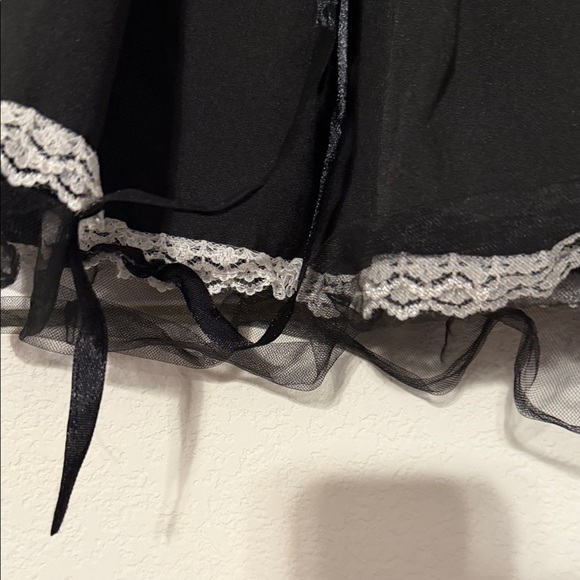 ROMWE Black Skater Skirt with Lace Trim - Picture 4 of 9